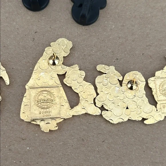 Disney Snow White and Dwarfs Enamel Pin Set - Picture 7 of 9